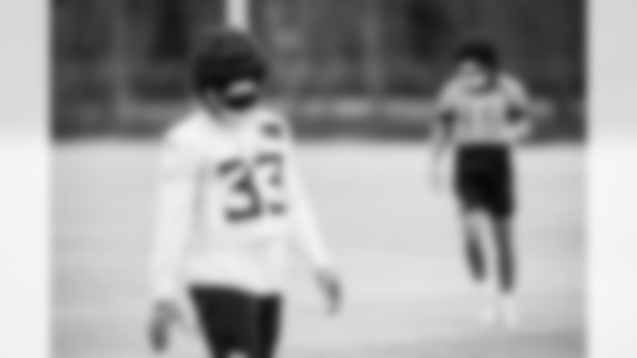 Linebacker Cedric Gray #33 of the Tennessee Titans during practice at the Ascension Saint Thomas Sports Park on December 26, 2025 in Nashville, TN. Photo By Donald Page/Tennessee Titans