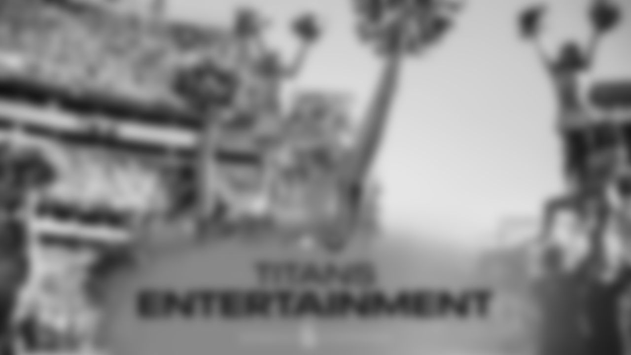 W12_SEAvsTEN_CheerPhotos-Thumbnails