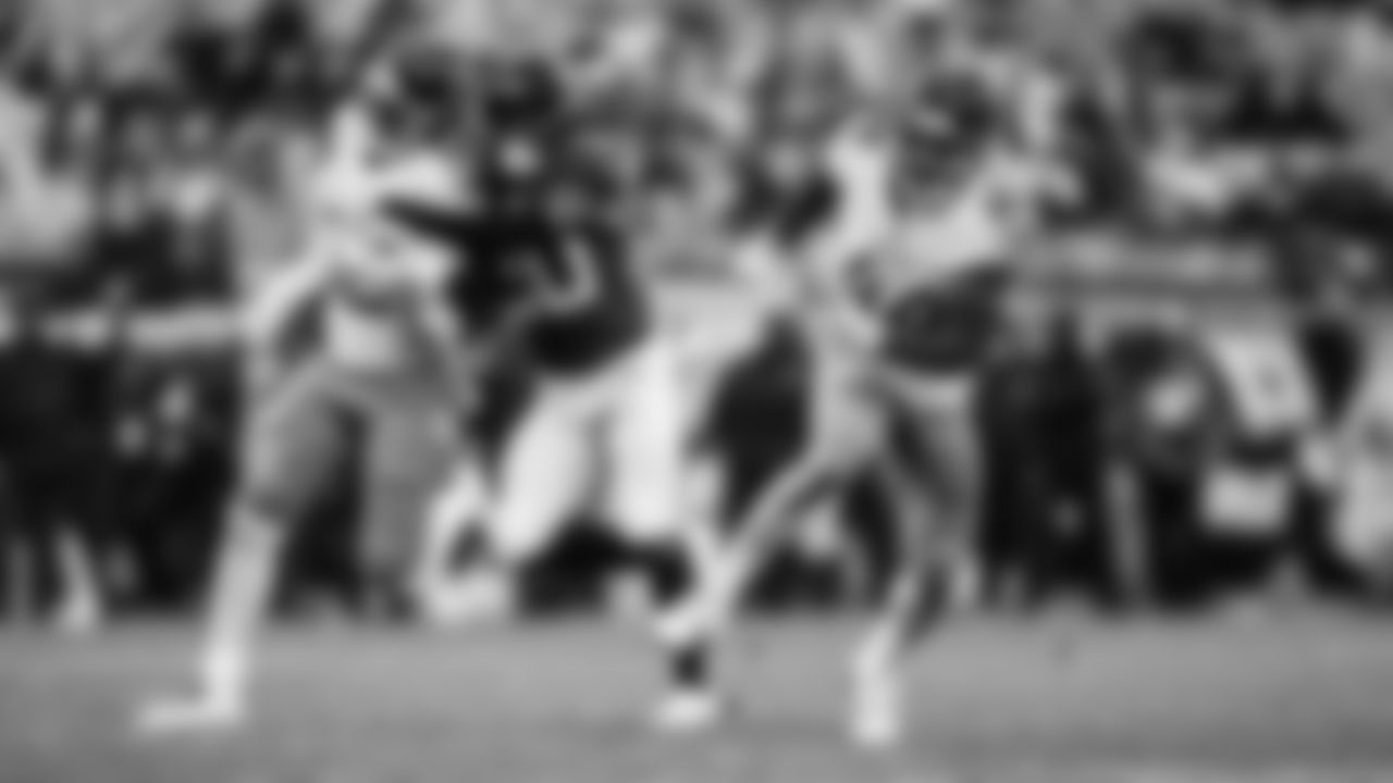 The Tennessee Titans and the Jacksonville Jaguars compete at EverBank Stadium on December 29, 2024 in Jacksonville, FL. Photo By //YOUR NAME///Tennessee Titans