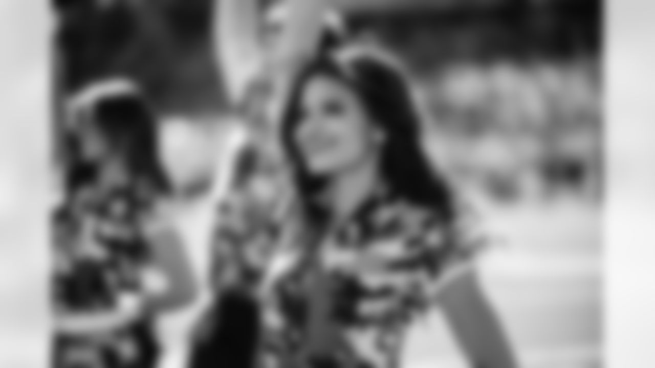 Tennessee Titans Cheerleaders during the game between the Tennessee Titans and the Houston Texans at Nissan Stadium on November 16, 2025 in Nashville, TN. Photo By Kaitlyn Hungerford/Tennessee Titans