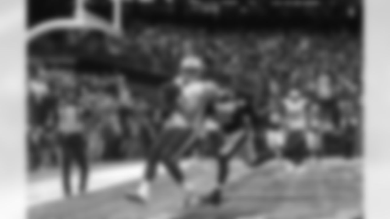 Tennessee Titans tight end Anthony Fasano (80) pulls in the game winning touchdown as New Orleans Saints linebacker Michael Mauti (56) pursues during overtime of an NFL football game in New Orleans, Sunday, Nov. 8, 2015. The Titans won 34-28. (AP Photo/Butch Dill)