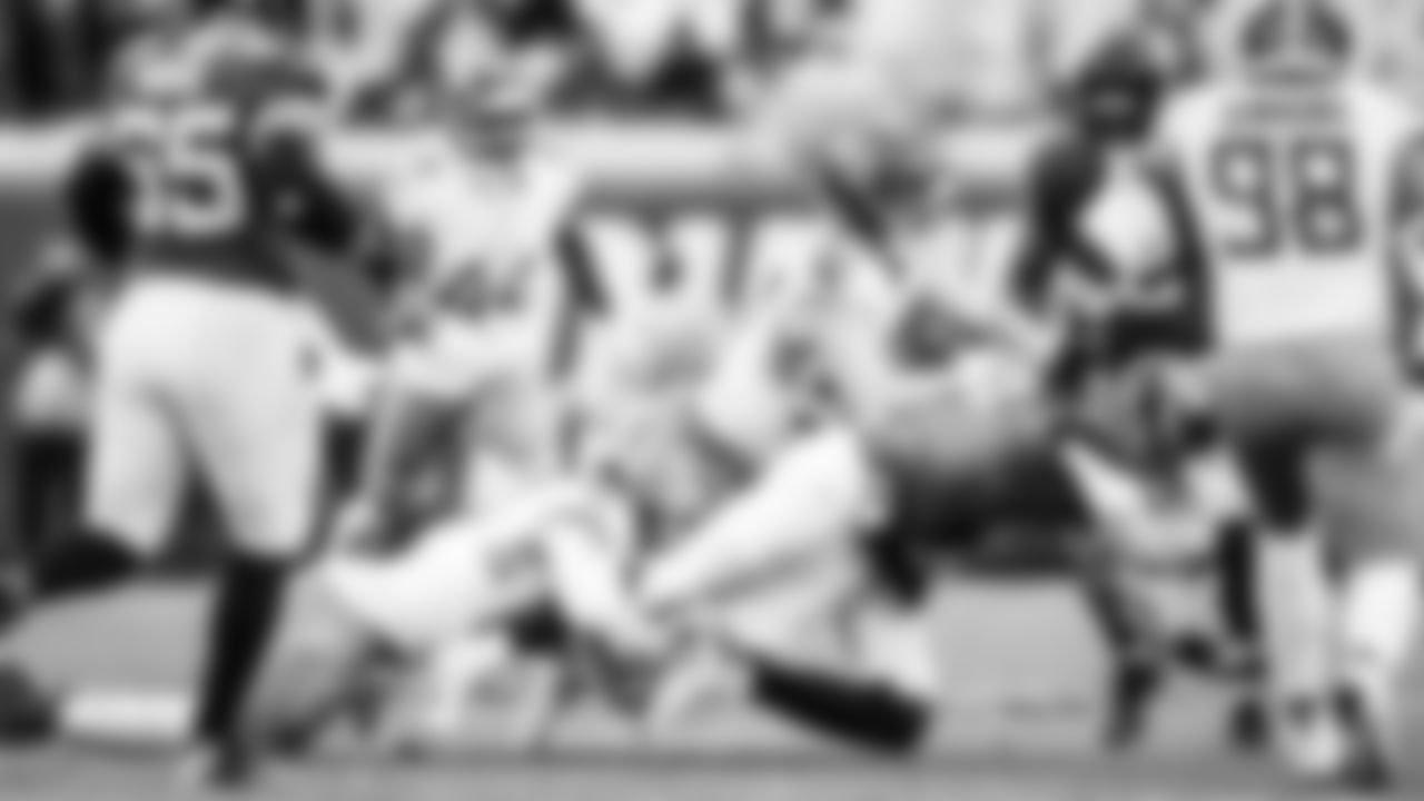 The Tennessee Titans and the Jacksonville Jaguars compete at EverBank Stadium on December 29, 2024 in Jacksonville, FL. Photo By //YOUR NAME///Tennessee Titans