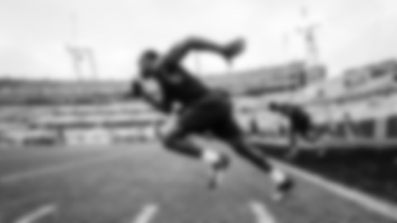 The Tennessee Titans and the Jacksonville Jaguars compete at EverBank Stadium on December 29, 2024 in Jacksonville, FL. Photo By //YOUR NAME///Tennessee Titans