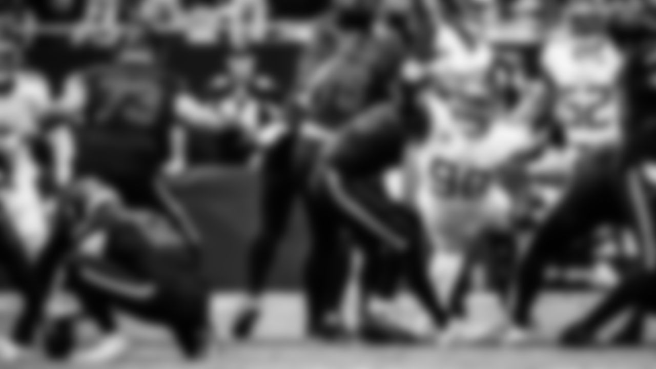 Defensive tackle Jeffery Simmons #98 of the Tennessee Titans during the game between the Tennessee Titans and the Arizona Cardinals at State Farm Stadium on October 05, 2025 in Glendale, AZ. Photo By Donald Page/Tennessee Titans