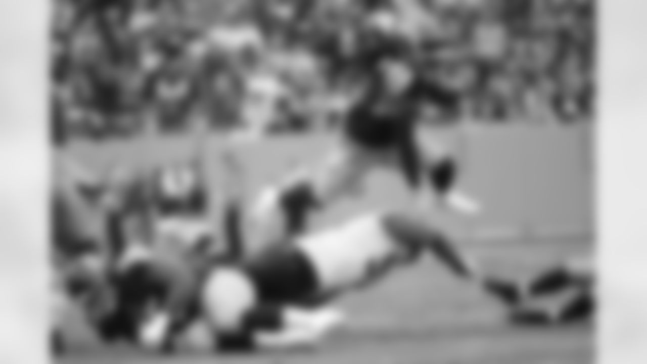 Tennessee Titans running back D'Onta Foreman (7) carries the ball against the New Orleans Saints during the first half of an NFL football game Sunday, Nov. 14, 2021, in Nashville, Tenn. (AP Photo/John Amis)