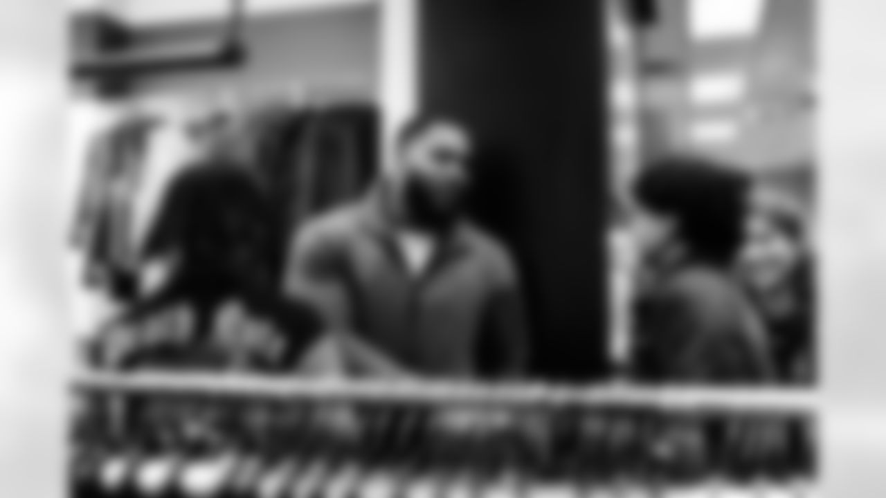 Defensive tackle Jeffery Simmons #98 of the Tennessee Titans hosts 5 high school seniors to get fitted for suits at Men's Warehouse on December 17, 2024 in Franklin, TN. Photo By Jessie Rogers/Tennessee Titans