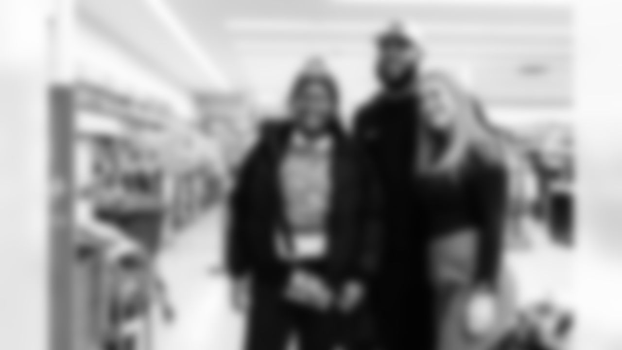 Defensive tackle Jeffery Simmons #98 of the Tennessee Titans partners with Big Brothers Big Sisters to take kids shopping at Academy Sports on December 09, 2025 in Nashville, TN. Photo By Jessie Rogers/Tennessee Titans