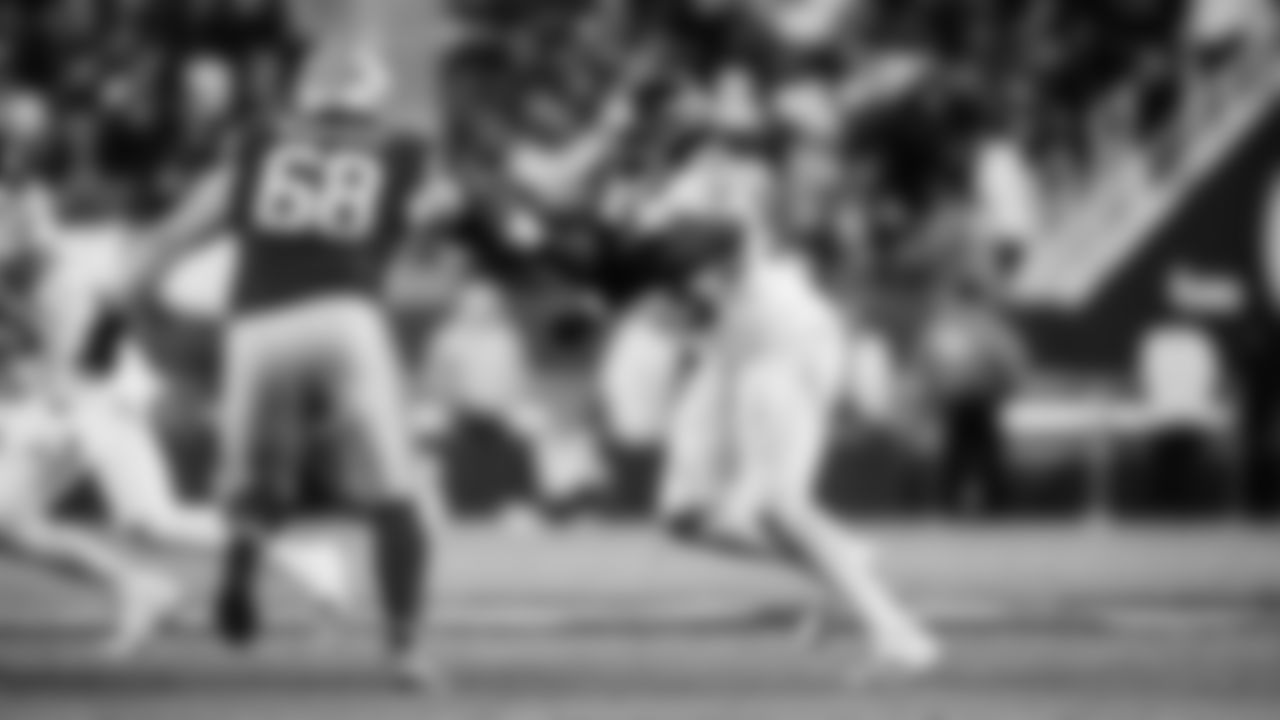 The Tennessee Titans and the San Francisco 49ers compete at Levi's Stadium on December 14, 2025 in San Francisco, CA. Photo By Jessie Rogers/Tennessee Titans