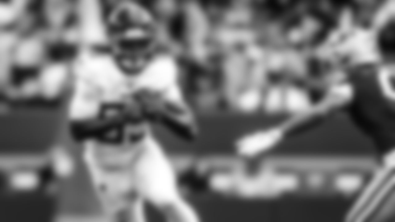 Tight end Chig Okonkwo #85 of the Tennessee Titans during the game between the Tennessee Titans and the San Francisco 49ers at Levi's Stadium on December 14, 2025 in San Francisco, CA. Photo By Jessie Rogers/Tennessee Titans