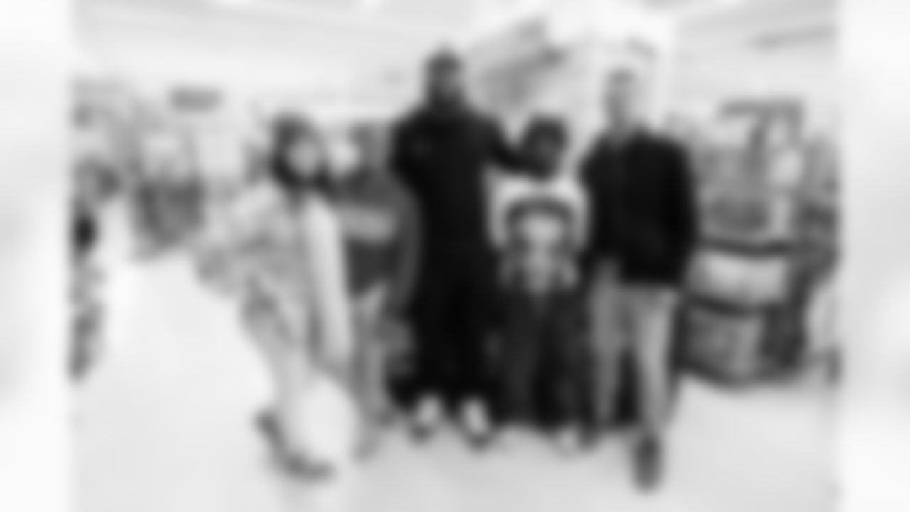 Defensive tackle Jeffery Simmons #98 of the Tennessee Titans partners with Big Brothers Big Sisters to take kids shopping at Academy Sports on December 09, 2025 in Nashville, TN. Photo By Jessie Rogers/Tennessee Titans