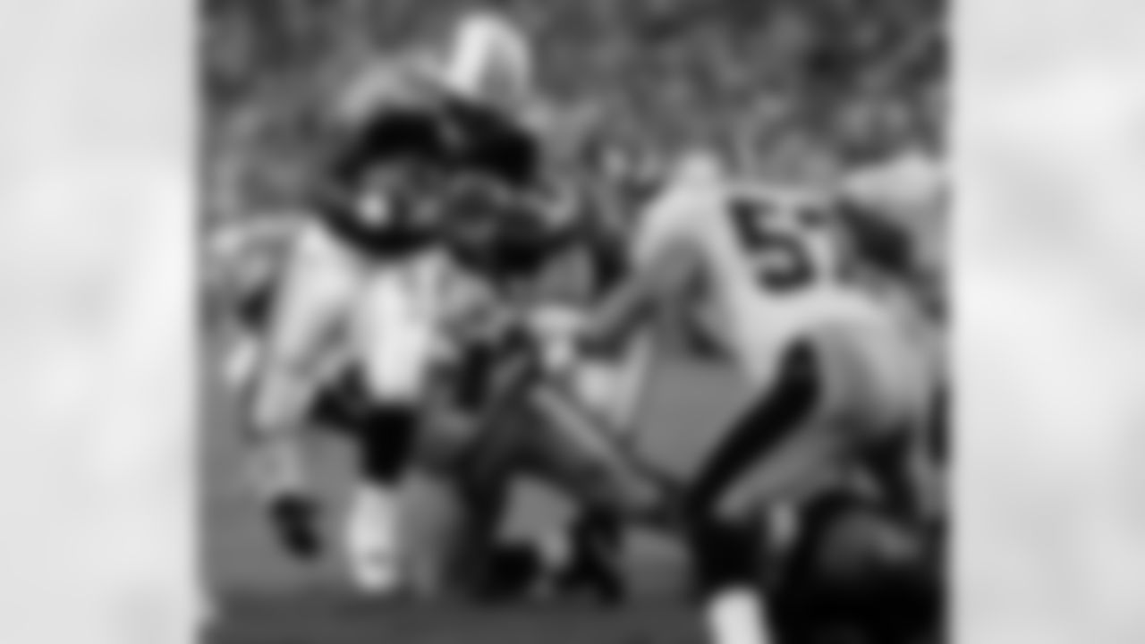 Tennessee Titans running back Travis Henry (20) runs for a touchdown against linebacker Colby Bockwoldt (57) and the New Orleans Saints in the second quarter of their pre-season football game in Nashville, Tenn. on Saturday, Aug. 12, 2006. (AP Photo/Mark Humphrey)