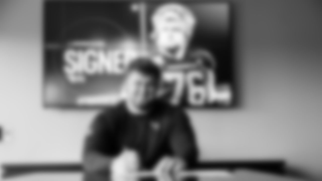 Jackson Slater signs his contract at the Ascension Saint Thomas Sports Park on May 8, 2025 in Nashville, TN. Photo By Donald Page/Tennessee Titans