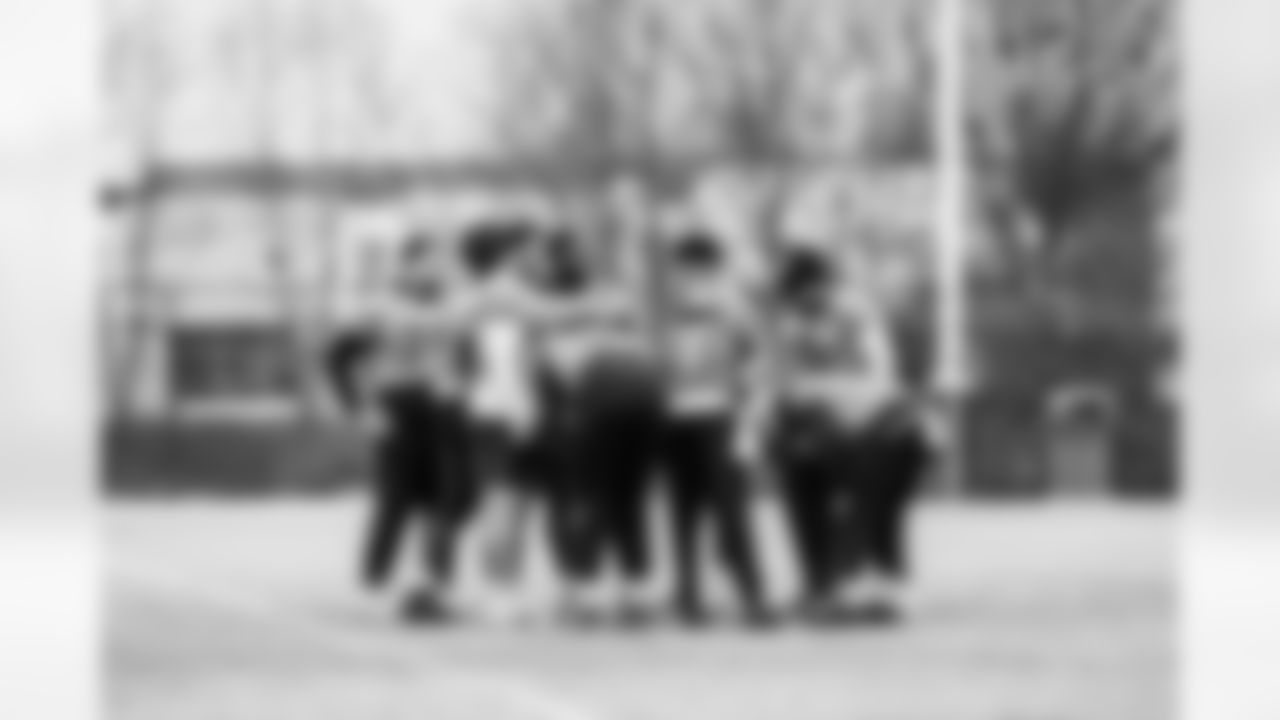 Guard Kevin Zeitler #70 of the Tennessee Titans, Offensive lineman Peter Skoronski #77 of the Tennessee Titans, Tackle JC Latham #55 of the Tennessee Titans, Center/Guard Corey Levin #62 of the Tennessee Titans, Tight end David Martin-Robinson #88 of the Tennessee Titans, Wide receiver Bryce Oliver #80 of the Tennessee Titans, Quarterback Cam Ward #1 of the Tennessee Titans during practice at the Ascension Saint Thomas Sports Park on January 2, 2026 in Nashville, TN. Photo By Donald Page/Tennessee Titans