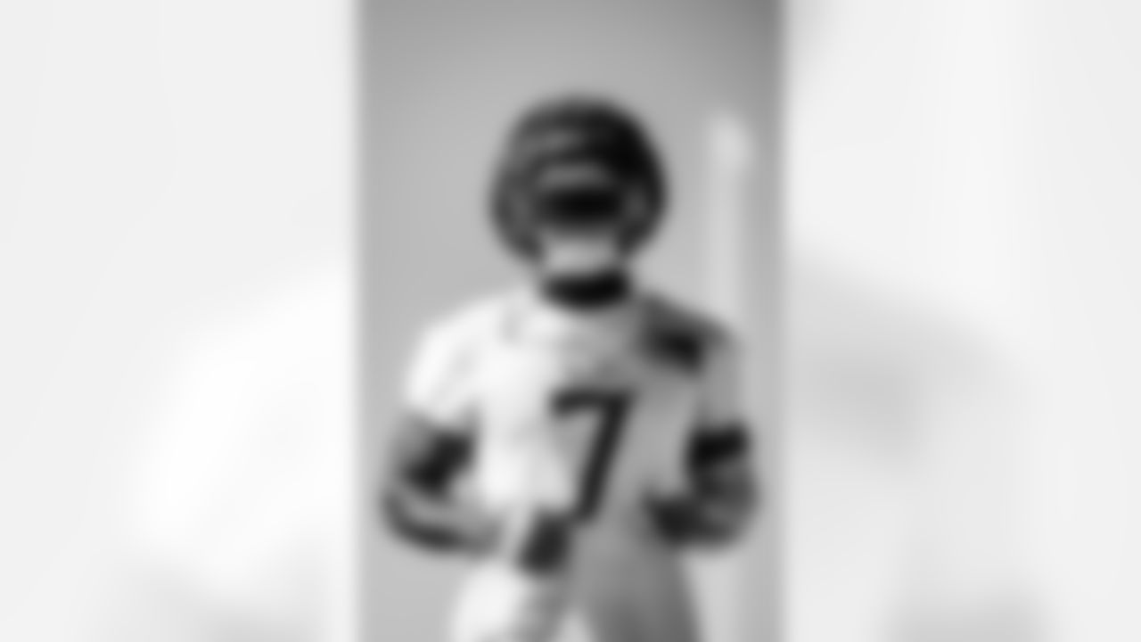 Outside linebacker Oluwafemi Oladejo #7 of the Tennessee Titans during practice at the Ascension Saint Thomas Sports Park on December 19, 2025 in Nashville, TN. Photo By Jessie Rogers/Tennessee Titans