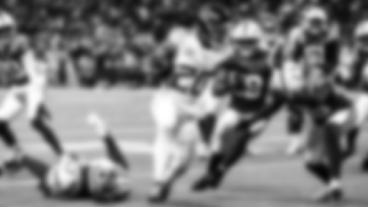 Running back Tony Pollard #20 of the Tennessee Titans during the game between the Tennessee Titans and the Indianapolis Colts at Lucas Oil Stadium on October 26, 2025 in Indianapolis, IN. Photo By Donald Page/Tennessee Titans