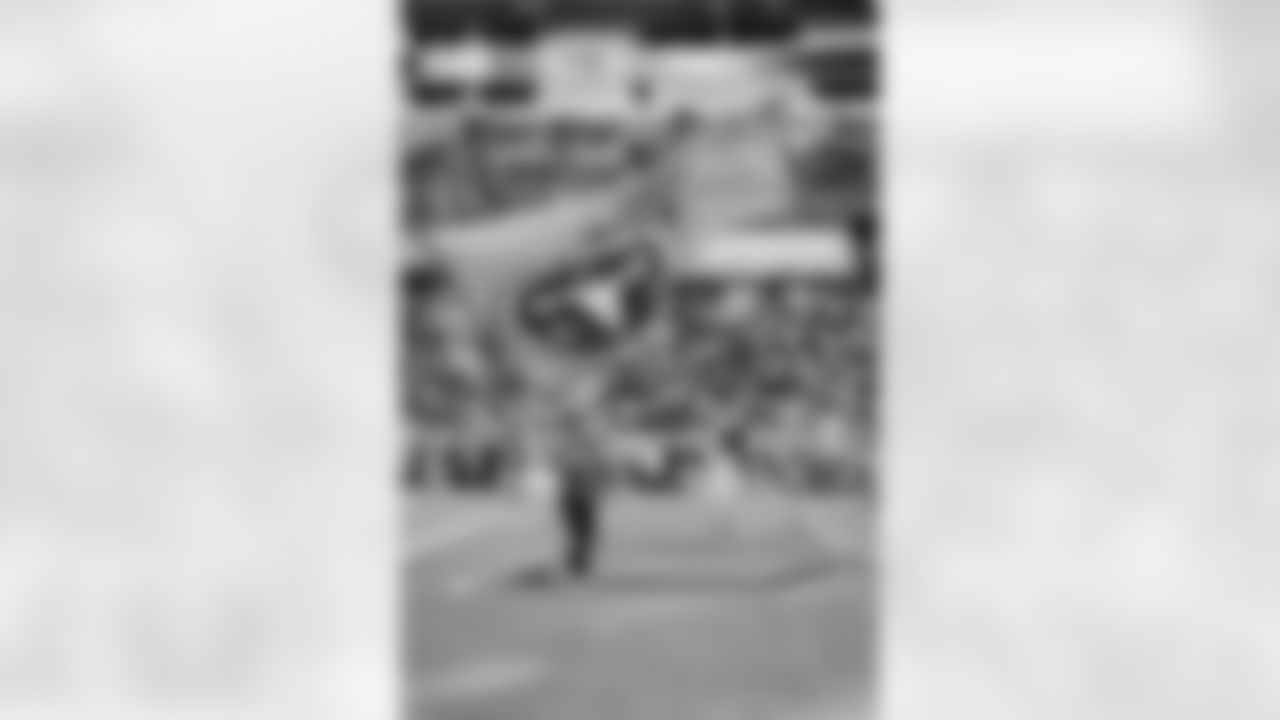 Tennessee Titans Cheerleaders during the game between the Tennessee Titans and the Kansas City Chiefs at Nissan Stadium on December 21, 2025 in Nashville, TN. Photo By Kaitlyn Hungerford/Tennessee Titans