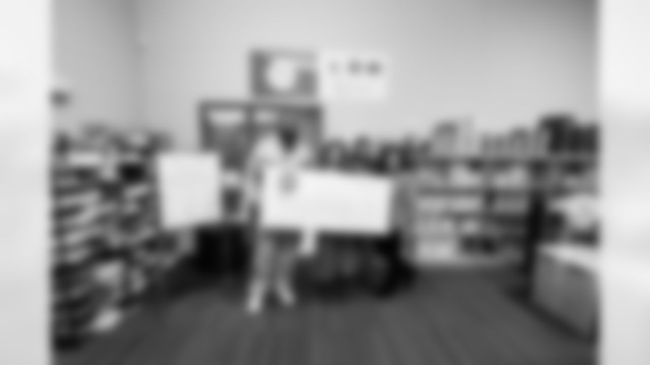 Jeffery Simmons Sack Campaign Check Donation on January 21, 2026 in Nashville, TN. Photo By Beau Brune/Tennessee Titans