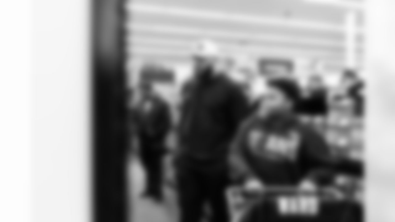 Defensive tackle Jeffery Simmons #98 of the Tennessee Titans partners with Big Brothers Big Sisters to take kids shopping at Academy Sports on December 09, 2025 in Nashville, TN. Photo By Jessie Rogers/Tennessee Titans