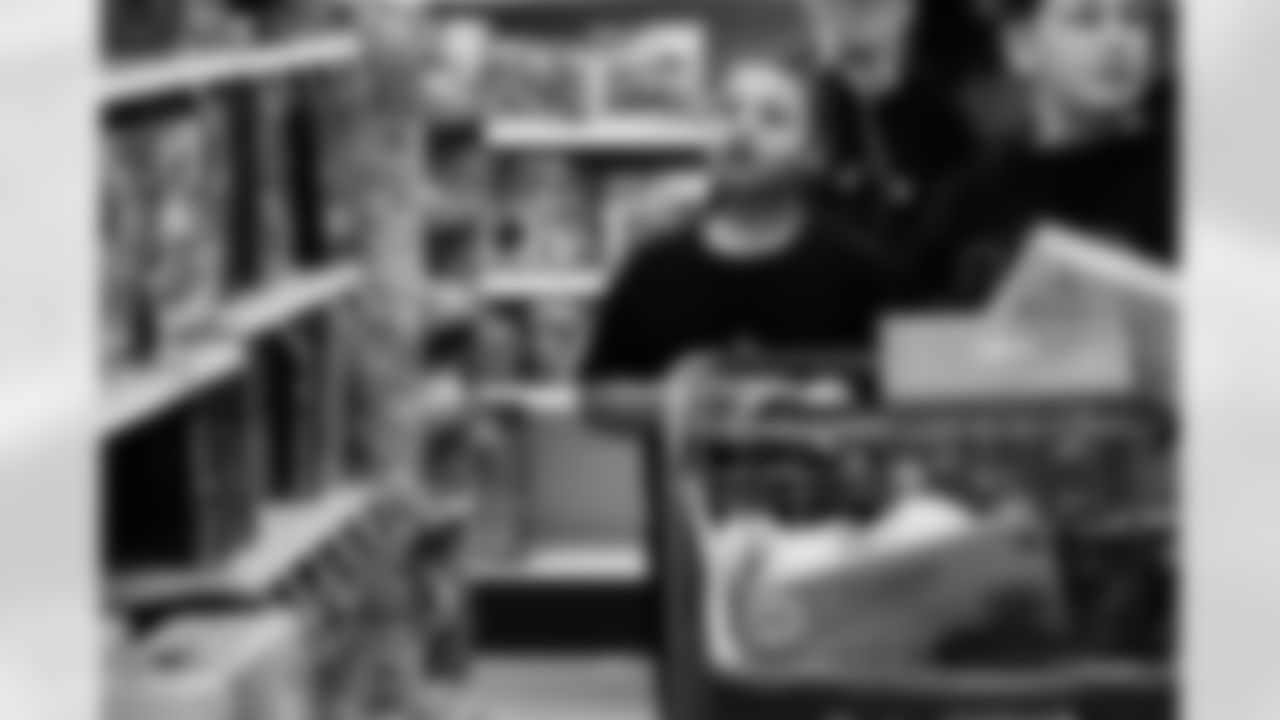 JC Latham Holiday Shopping Event on December 22, 2025 at Target in Nashville, TN. Photo By Beau Brune/Tennessee Titans