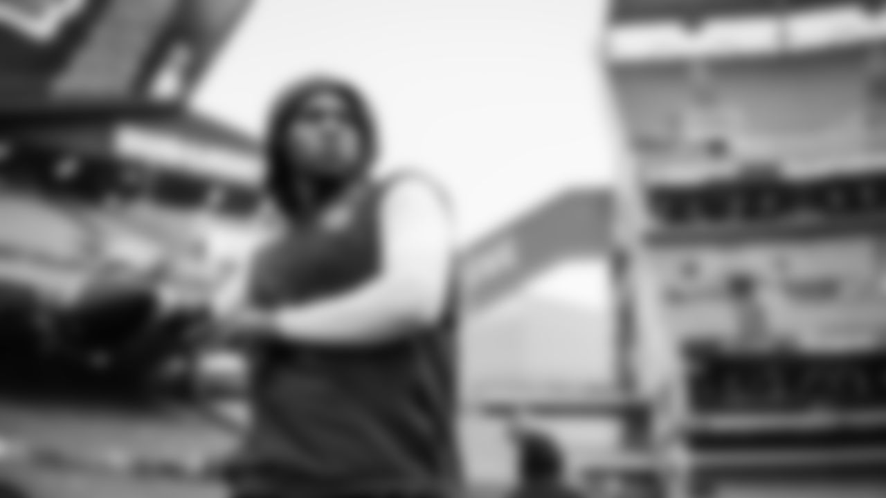 The Tennessee Titans and the Cleveland Browns compete at Huntington Bank Field on December 07, 2025 in Cleveland, OH. Photo By Donald Page/Tennessee Titans