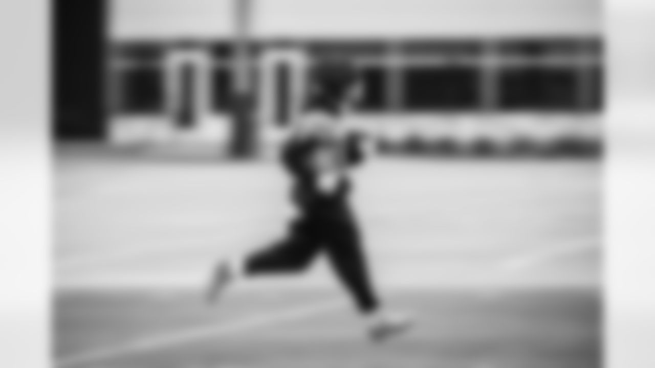 Running back Tony Pollard #20 of the Tennessee Titans during practice at the Ascension Saint Thomas Sports Park on December 4, 2025 in Nashville, TN. Photo By Donald Page/Tennessee Titans