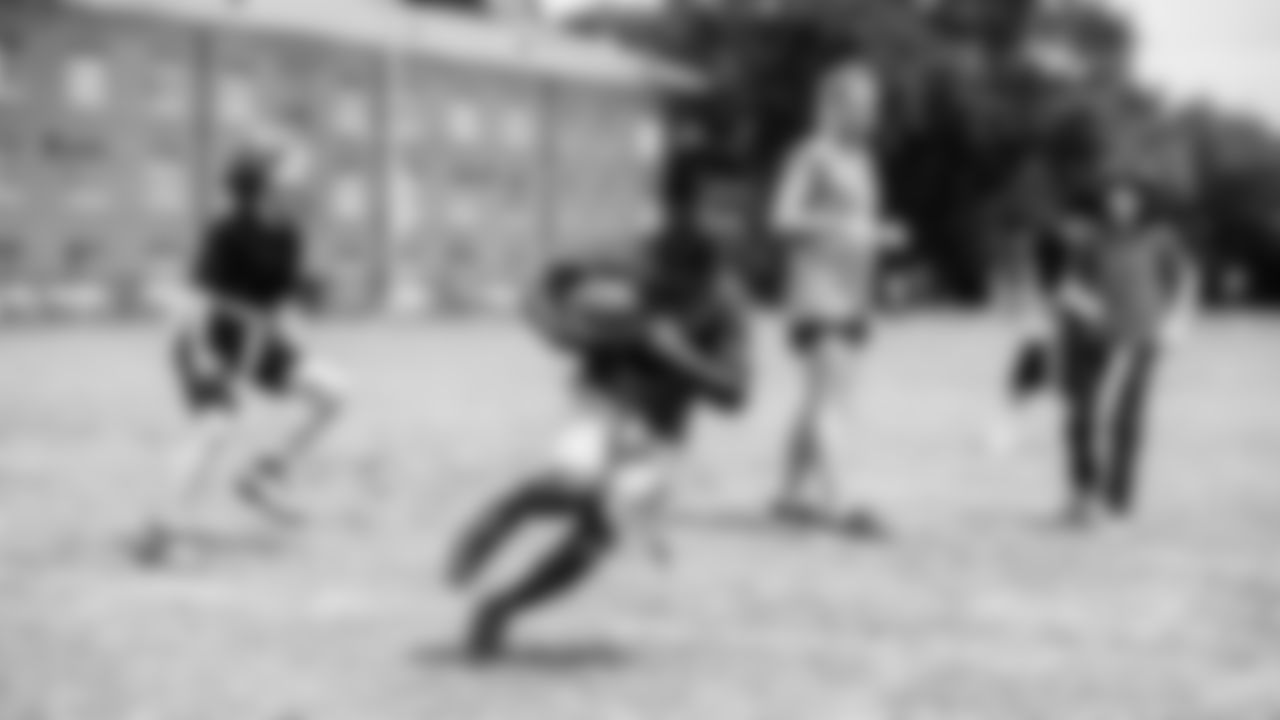 Students play flag football at the 901 Day School Visit at the University of Memphis campus School on Thursday September, 1st 2022 in Memphis, Tn (Justin Ford/Tennessee Titans)