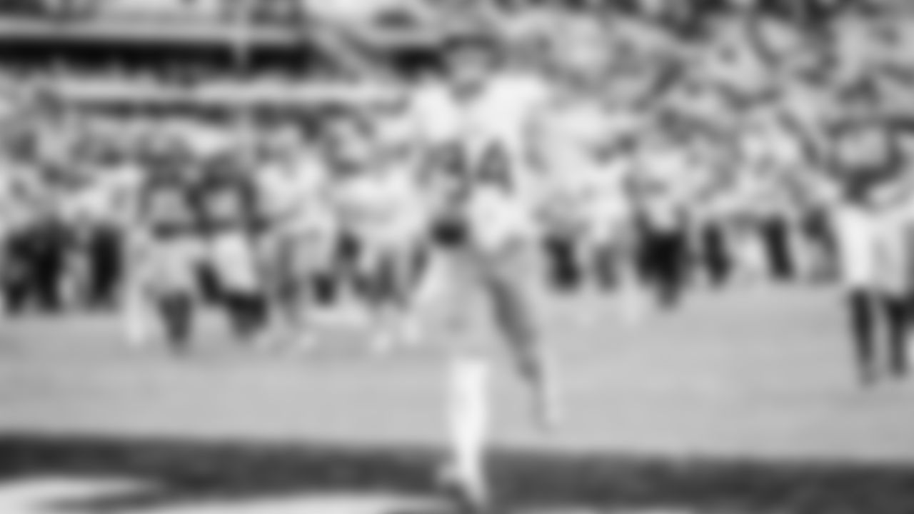 The Tennessee Titans and the Jacksonville Jaguars compete at EverBank Stadium on December 29, 2024 in Jacksonville, FL. Photo By //YOUR NAME///Tennessee Titans