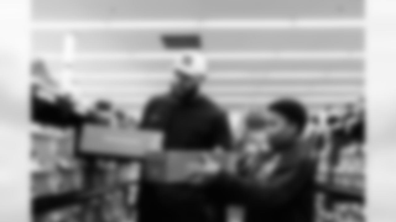 Defensive tackle Jeffery Simmons #98 of the Tennessee Titans partners with Big Brothers Big Sisters to take kids shopping at Academy Sports on December 09, 2025 in Nashville, TN. Photo By Jessie Rogers/Tennessee Titans