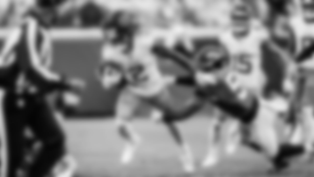 The Tennessee Titans and the Jacksonville Jaguars compete at EverBank Stadium on December 29, 2024 in Jacksonville, FL. Photo By //YOUR NAME///Tennessee Titans