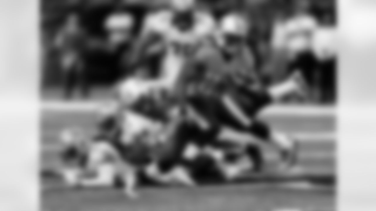 Tennessee Titans running back Shonn Greene (23) caries in the first half of an NFL football game against the New Orleans Saints in New Orleans, Friday, Aug. 15, 2014. (AP Photo/Rogelio Solis)