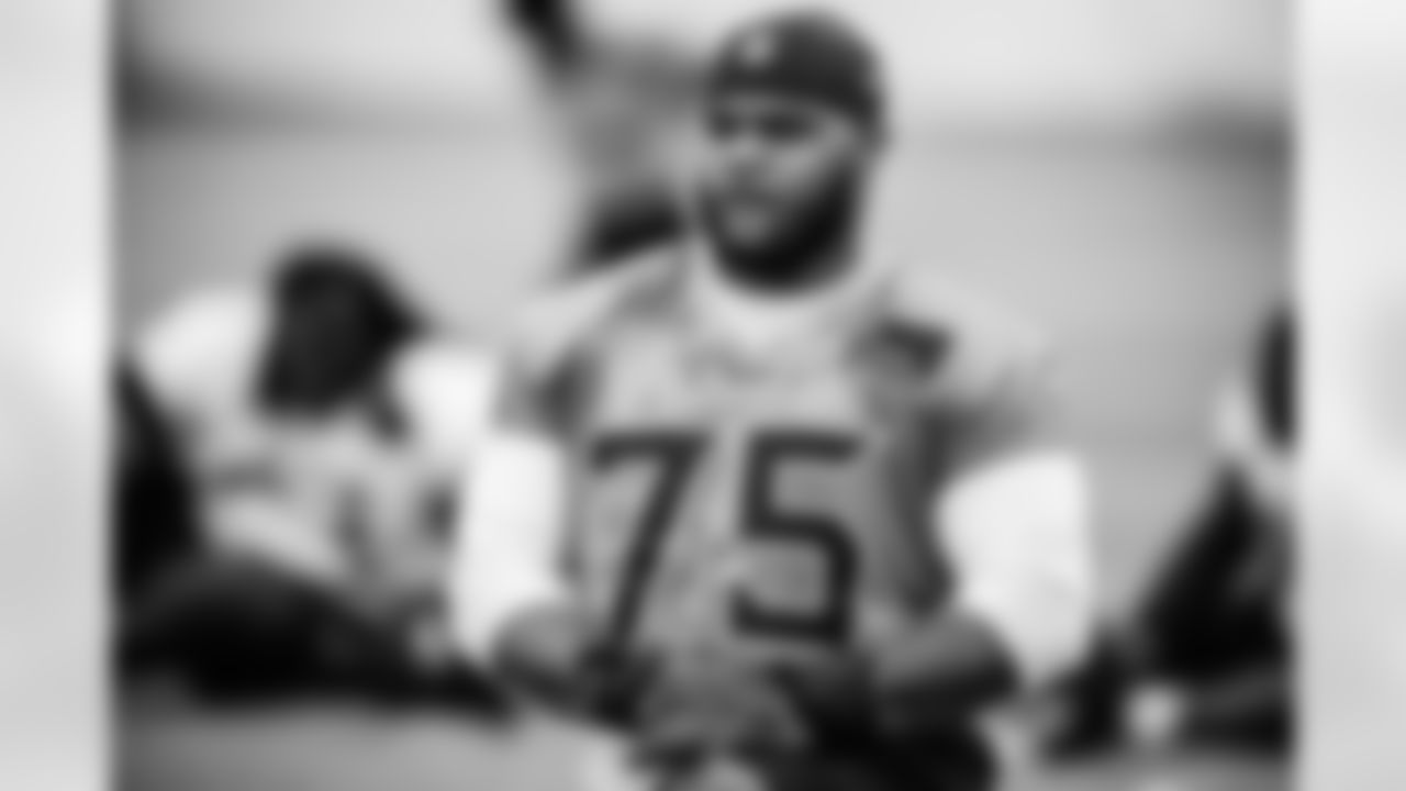 Tackle Dan Moore Jr. #75 of the Tennessee Titans during practice at the Ascension Saint Thomas Sports Park on November 21, 2025 in Nashville, TN. Photo By Beau Brune/Tennessee Titans