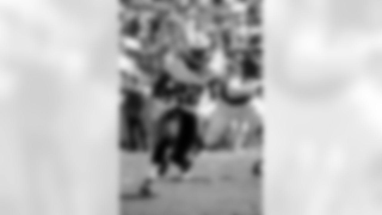 Tennessee Titans running back Dexter McCluster runs for yardage during a week one NFL football game against the Kansas City Chiefs on Sept. 7, 2014 in Kansas City, Mo. The Titans won 26-10. (AP Photo/G. Newman Lowrance)