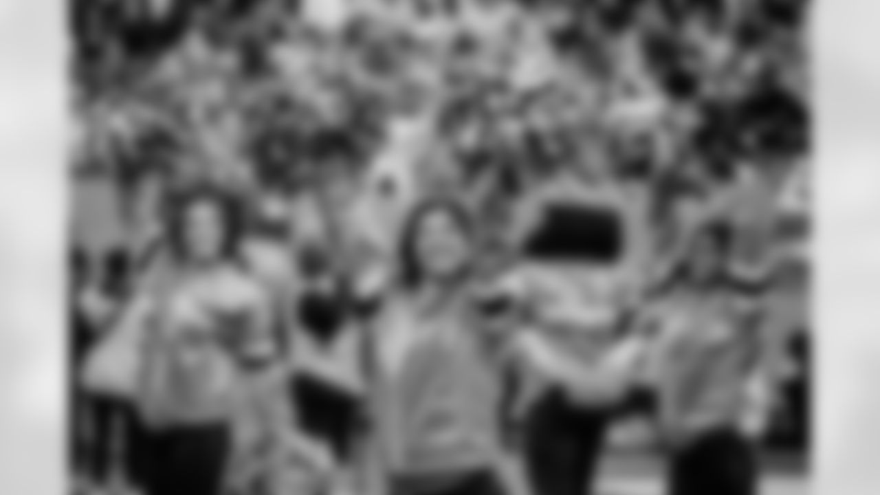 Tennessee Titans Cheerleaders during the game between the Tennessee Titans and the Los Angeles Chargers at Nissan Stadium on November 02, 2025 in Nashville, TN. Photo By Kaitlyn Hungerford/Tennessee Titans