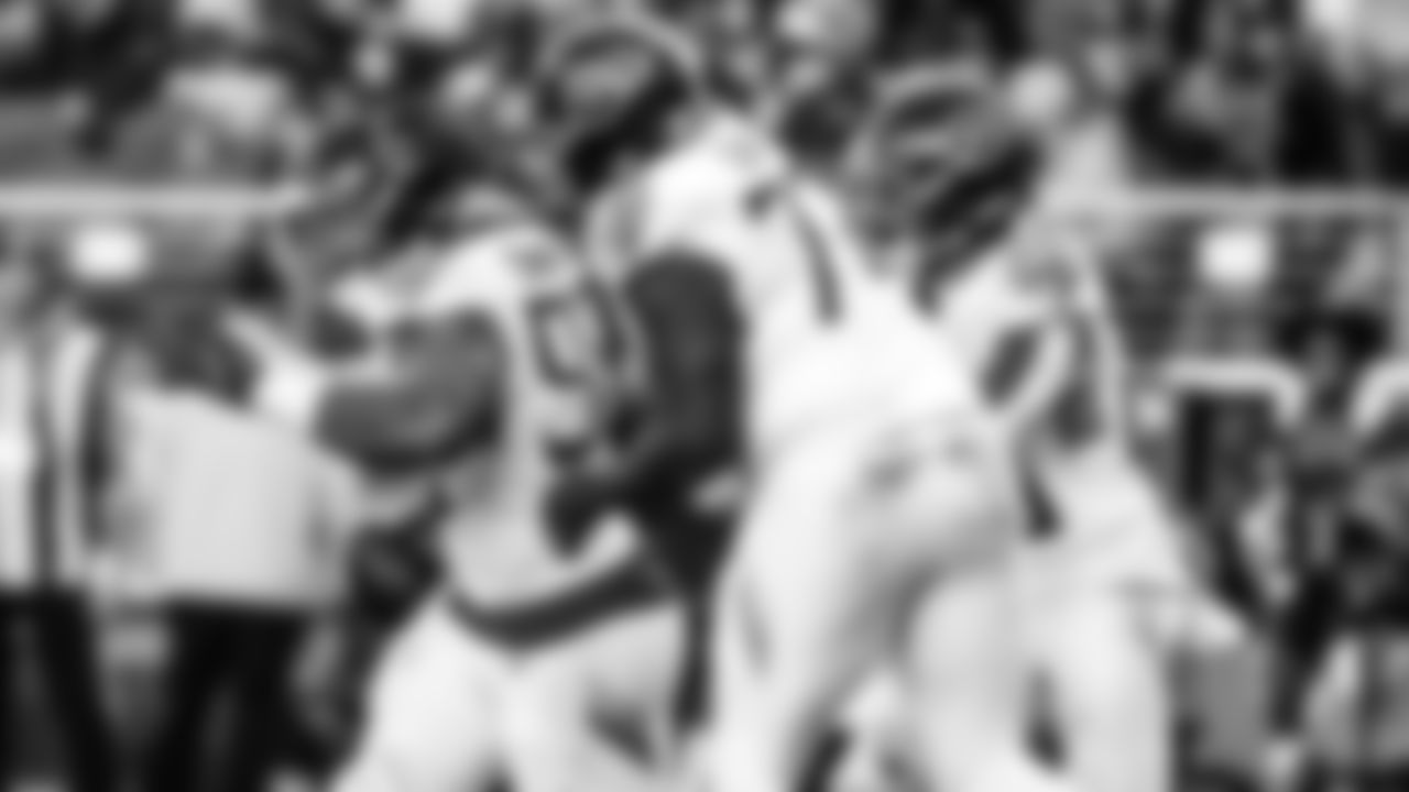 Defensive tackle Jeffery Simmons #98 of the Tennessee Titans, Offensive lineman Olisaemeka Udoh #72 of the Tennessee Titans, Running back Tony Pollard #20 of the Tennessee Titans during the game between the Tennessee Titans and the San Francisco 49ers at Levi's Stadium on December 14, 2025 in San Francisco, CA. Photo By Donald Page/Tennessee Titans