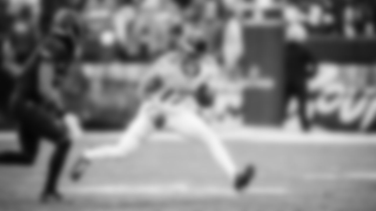 The Tennessee Titans and the Cleveland Browns compete at Huntington Bank Field on December 07, 2025 in Cleveland, OH. Photo By Donald Page/Tennessee Titans