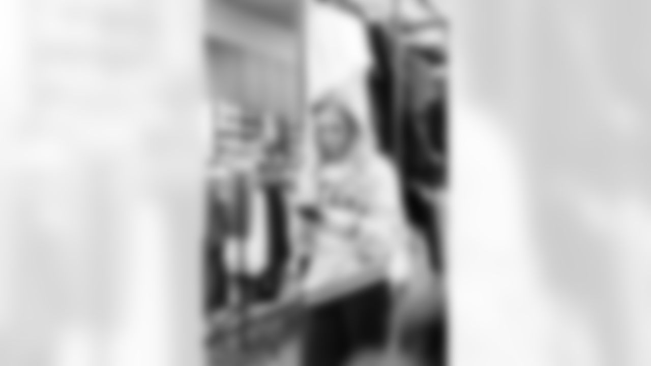 Defensive lineman Jeffery Simmons #98 of the Tennessee Titans partners with Big Brothers Big Sisters of Middle Tennessee to take 9th and 10th graders shopping at JD Sports on December 10, 2024 in Nashville, TN. Photo By Donald Page/Tennessee Titans