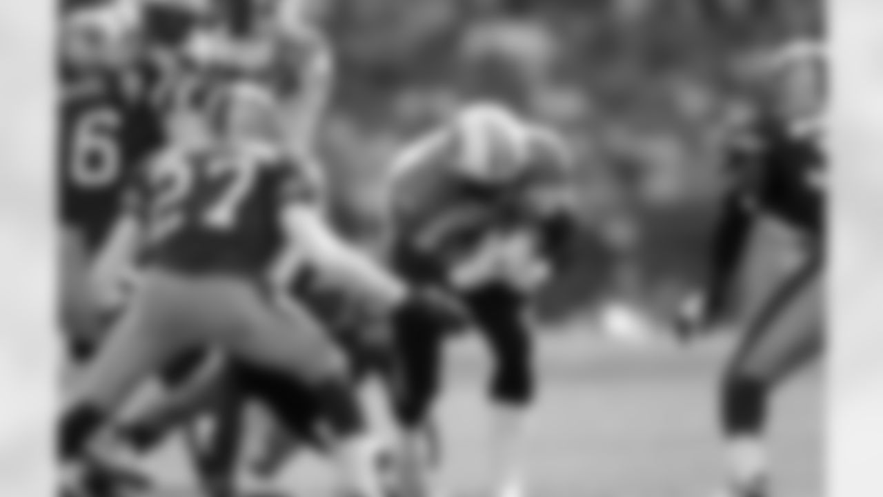 Tennessee Titans running back Rodney Thomas (20) is seen in action during an NFL game against the San Francisco 49ers, Sunday, Oct. 3, 1999, in Santa Clara, Calif. (Greg Trott via AP)