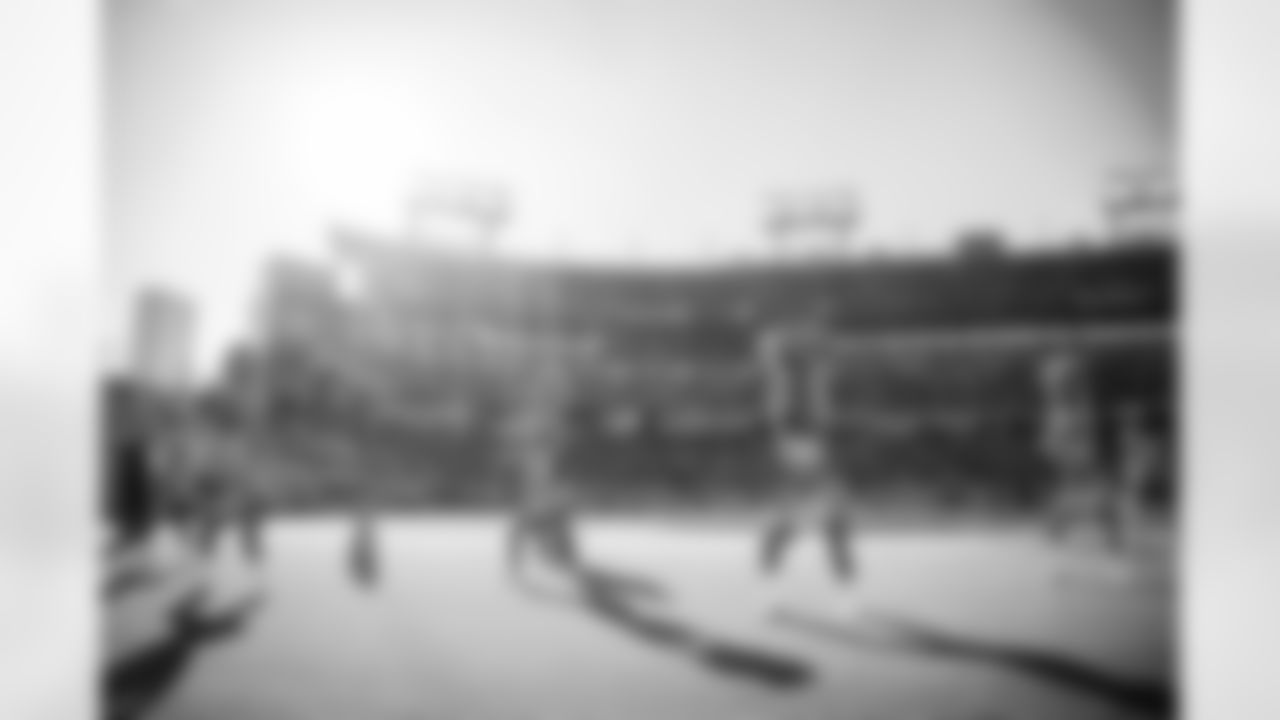 Tennessee Titans Cheerleaders during the game between the Tennessee Titans and the Seattle Seahawks at Nissan Stadium on November 23, 2025 in Nashville, TN. Photo By Kaitlyn Hungerford/Tennessee Titans