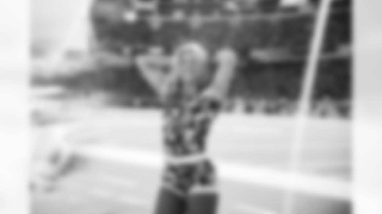 Tennessee Titans Cheerleaders during the game between the Tennessee Titans and the Houston Texans at Nissan Stadium on November 16, 2025 in Nashville, TN. Photo By Kaitlyn Hungerford/Tennessee Titans