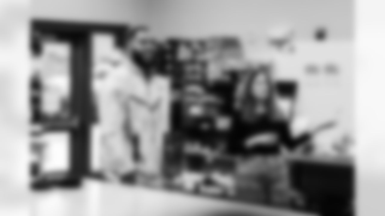 Jeffery Simmons Sack Campaign Check Donation on January 21, 2026 in Nashville, TN. Photo By Beau Brune/Tennessee Titans