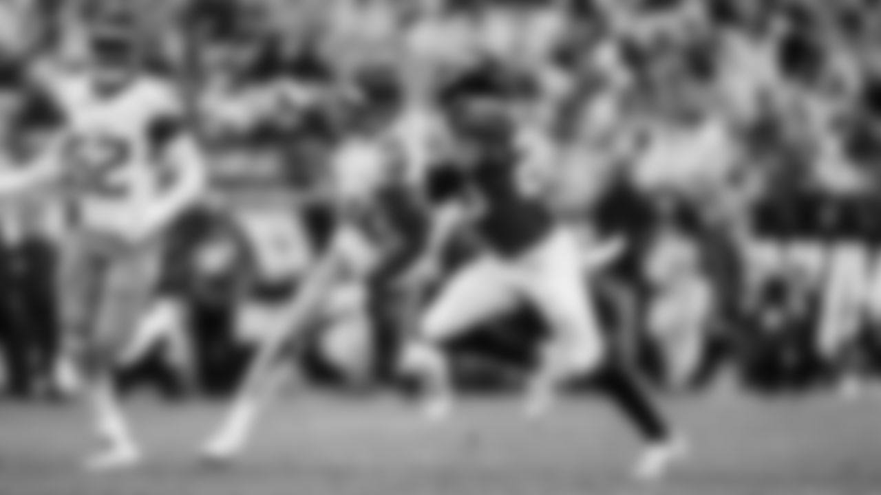 The Tennessee Titans and the Jacksonville Jaguars compete at EverBank Stadium on December 29, 2024 in Jacksonville, FL. Photo By //YOUR NAME///Tennessee Titans