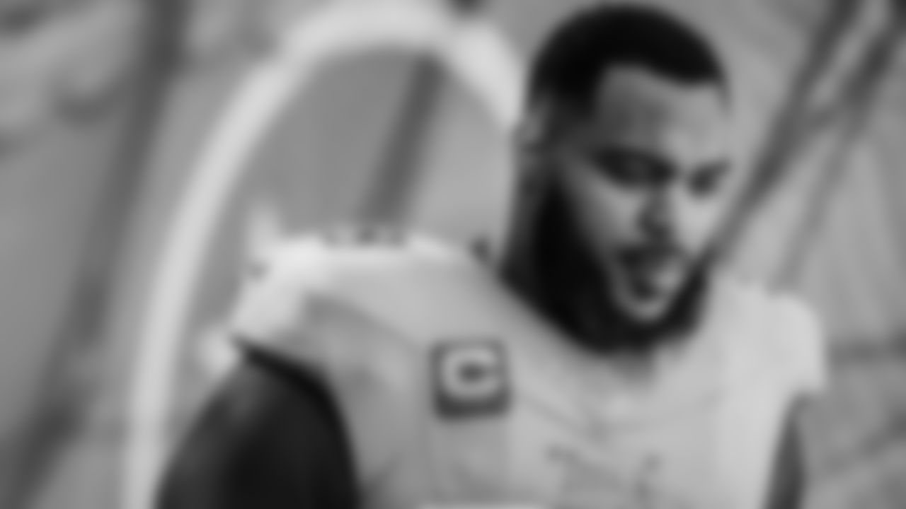 Defensive tackle Jeffery Simmons #98 of the Tennessee Titans during the game between the Tennessee Titans and the San Francisco 49ers at Levi's Stadium on December 21, 2025 in San Francisco, CA. Photo By Donald Page/Tennessee Titans