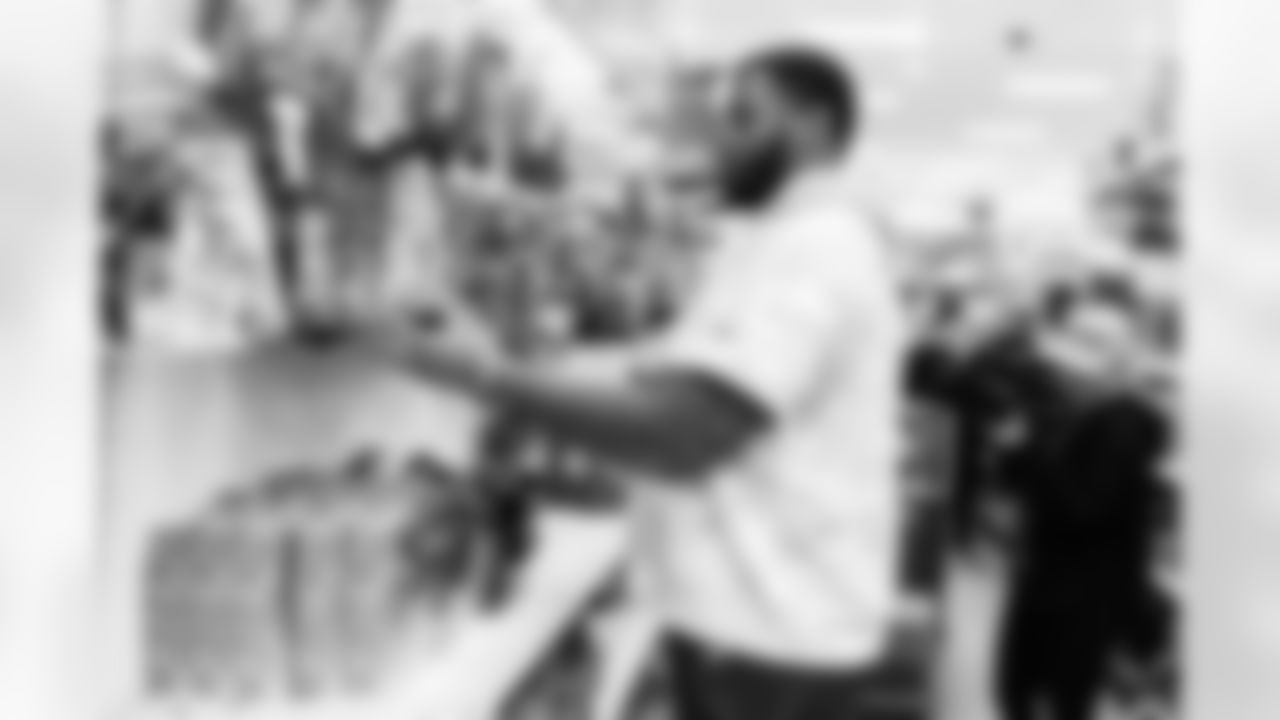 JC Latham Holiday Shopping Event on December 22, 2025 at Target in Nashville, TN. Photo By Beau Brune/Tennessee Titans