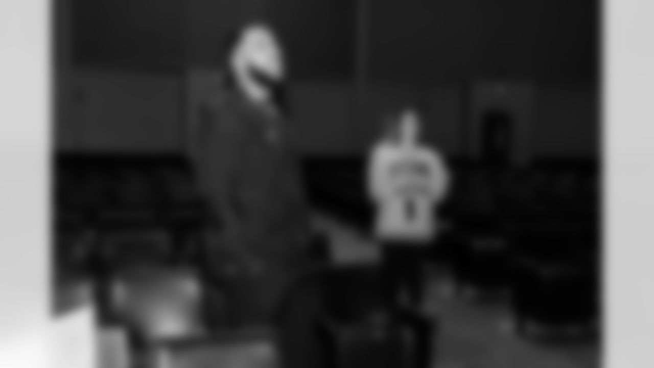 Defensive lineman Jeffery Simmons #98 of the Tennessee Titans speaks to Hunters Lane High School Girls Flag Football team after giving a donation on December 09, 2025 in Nashville, TN. Photo By Donald Page/Tennessee Titans