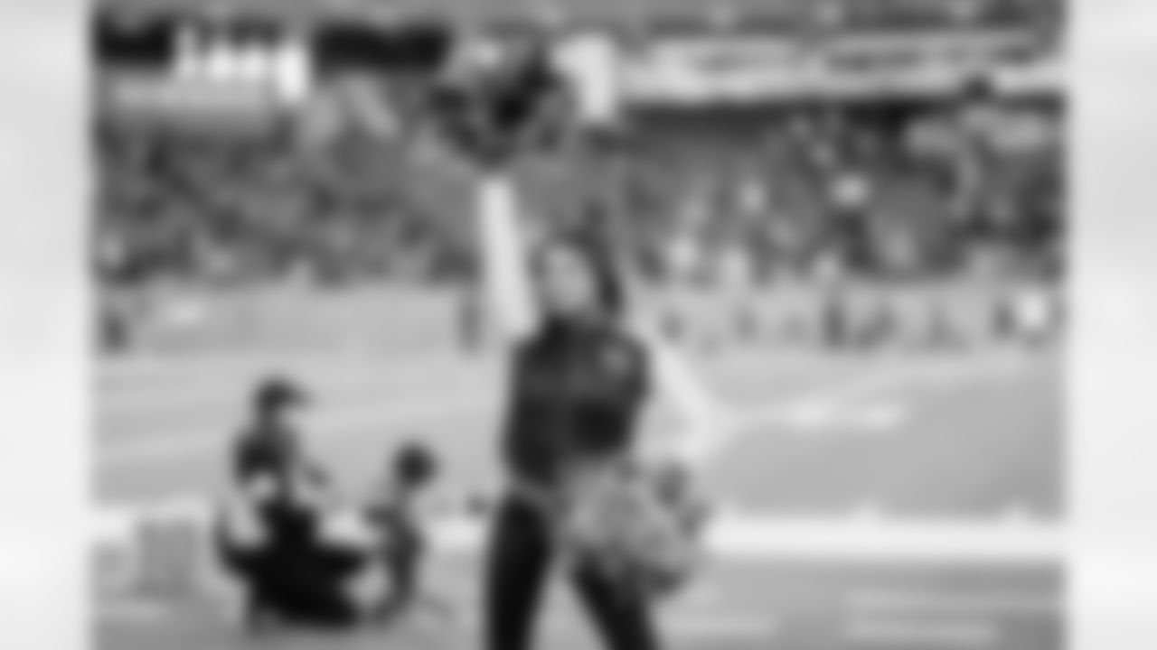 Tennessee Titans Cheerleaders during the game between the Tennessee Titans and the Jacksonville Jaguars at Nissan Stadium on November 30, 2025 in Nashville, TN. Photo By Kaitlyn Hungerford/Tennessee Titans