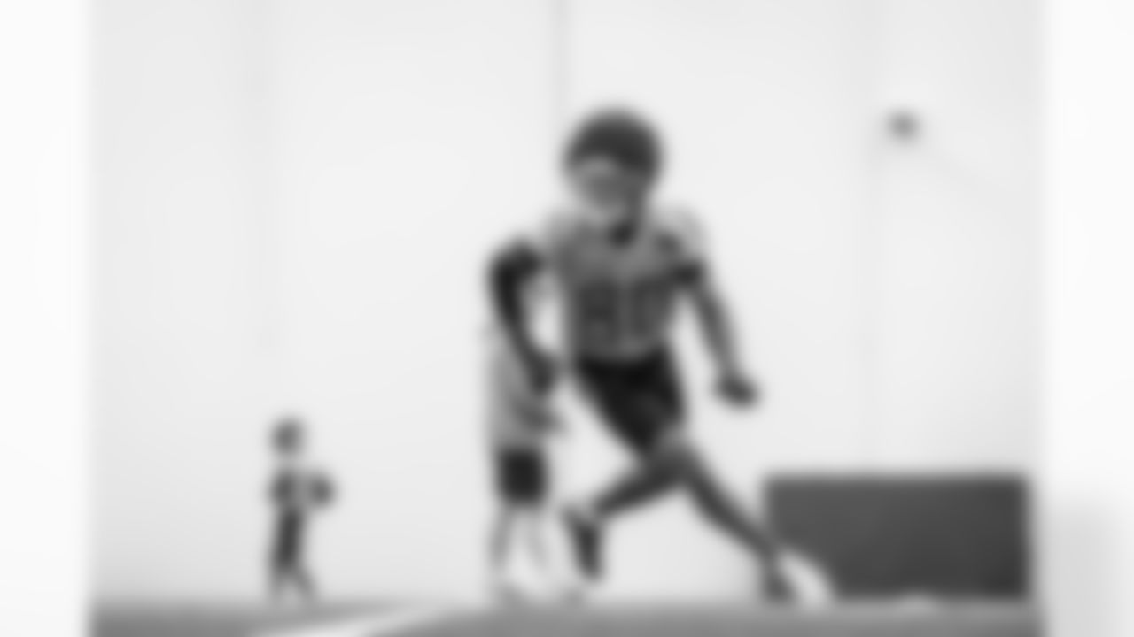 Wide receiver Bryce Oliver #80 of the Tennessee Titans during practice in the bubble at the Ascension Saint Thomas Sports Park on December 18, 2025 in Nashville, TN. Photo By Donald Page/Tennessee Titans