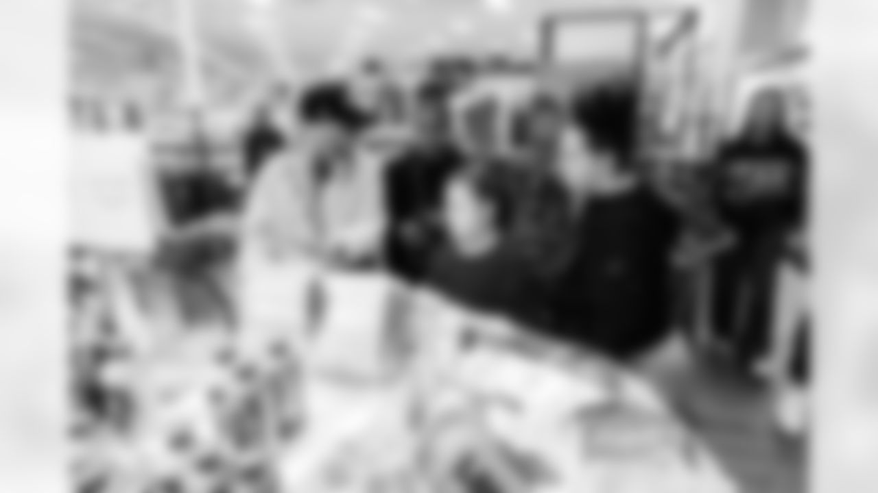 JC Latham Holiday Shopping Event on December 22, 2025 at Target in Nashville, TN. Photo By Beau Brune/Tennessee Titans