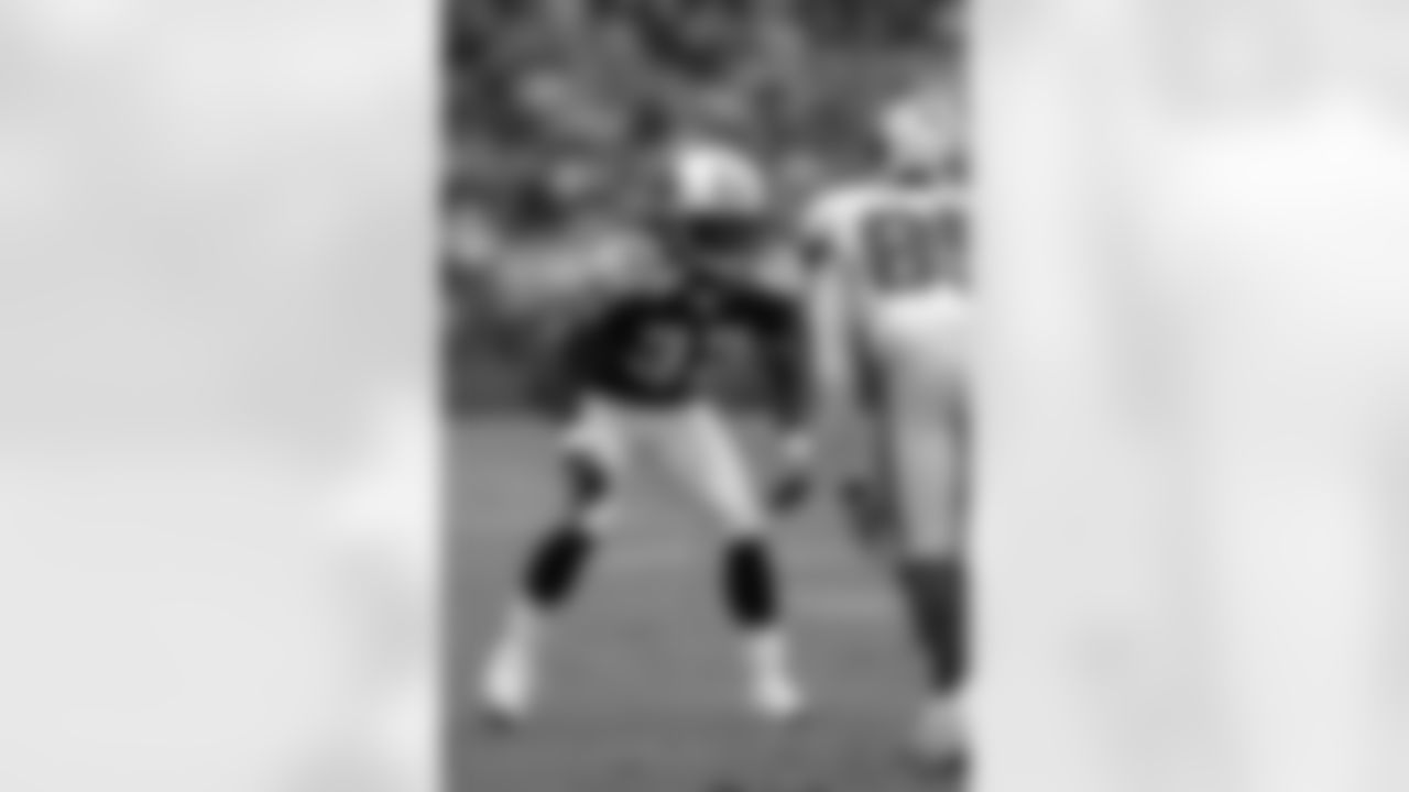 Pacman Jones #32 of the Tennessee Titans lines up against the San Francisco 49ers on November 27, 2005 in Nashville, Tennessee. The Titans defeated the 49ers 33-22. (Joe Robbins via AP)