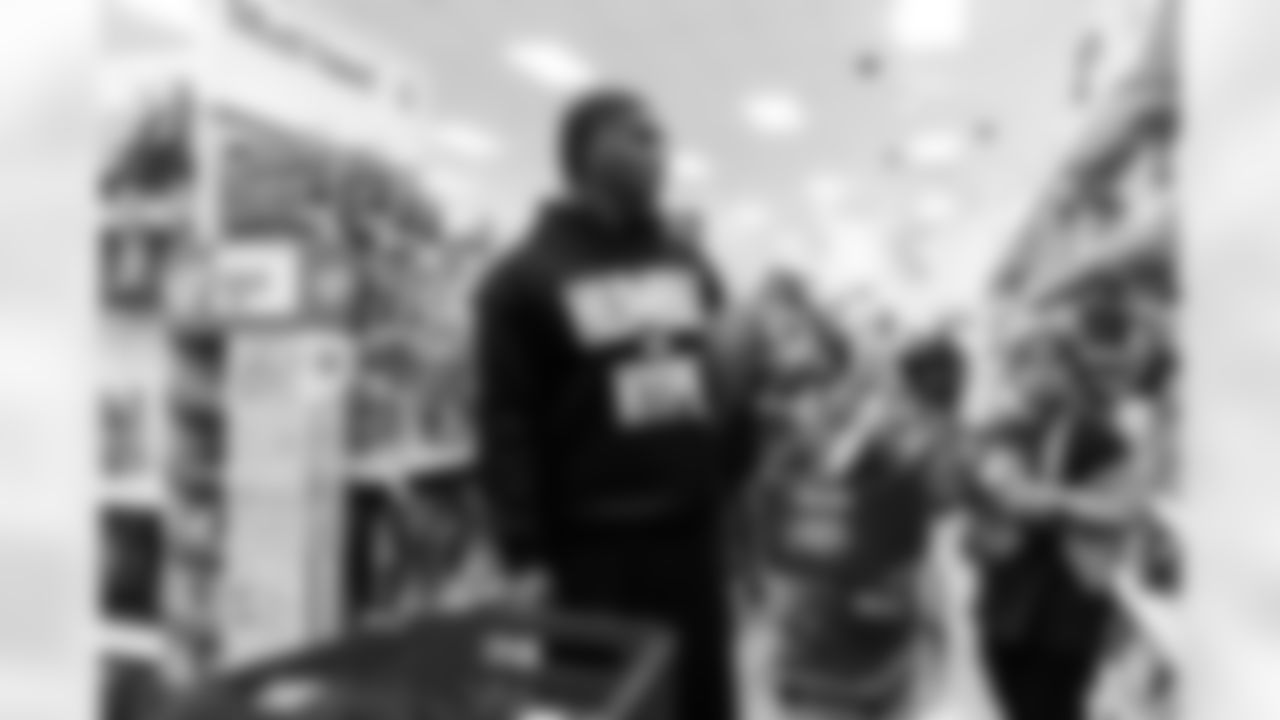 Quarterback Cam Ward #1 of the Tennessee Titans partners with Preston Taylor Ministries to take 8 kids holiday shopping on December 16, 2025 in Nashville, TN. Photo By Jessie Rogers/Tennessee Titans