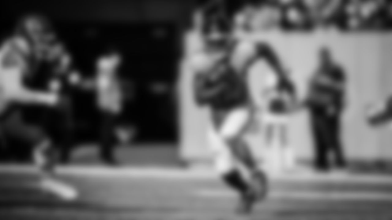 Running back Tyjae Spears #2 of the Tennessee Titans during the game between the Tennessee Titans and the San Francisco 49ers at Levi's Stadium on December 21, 2025 in San Francisco, CA. Photo By Donald Page/Tennessee Titans